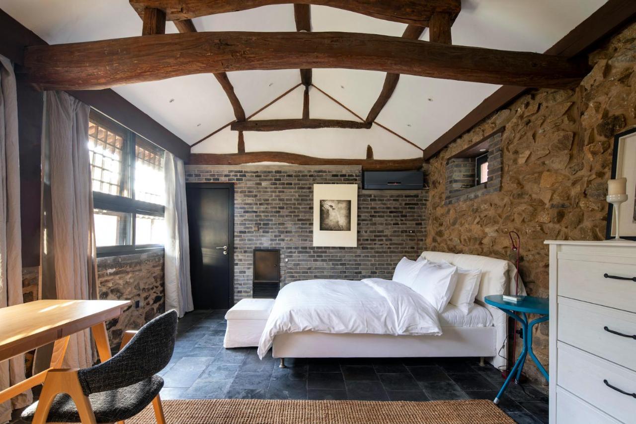 Brickyard Retreat At Mutianyu Great Wall Adjoin To Mutianyu Great Wall - Room With The View Of Great Wall - Free Chinese Massage Experience - Vehicle Shuttle Service - International Catering - Spa& Nail Beauty Facilities Huairou Exterior photo