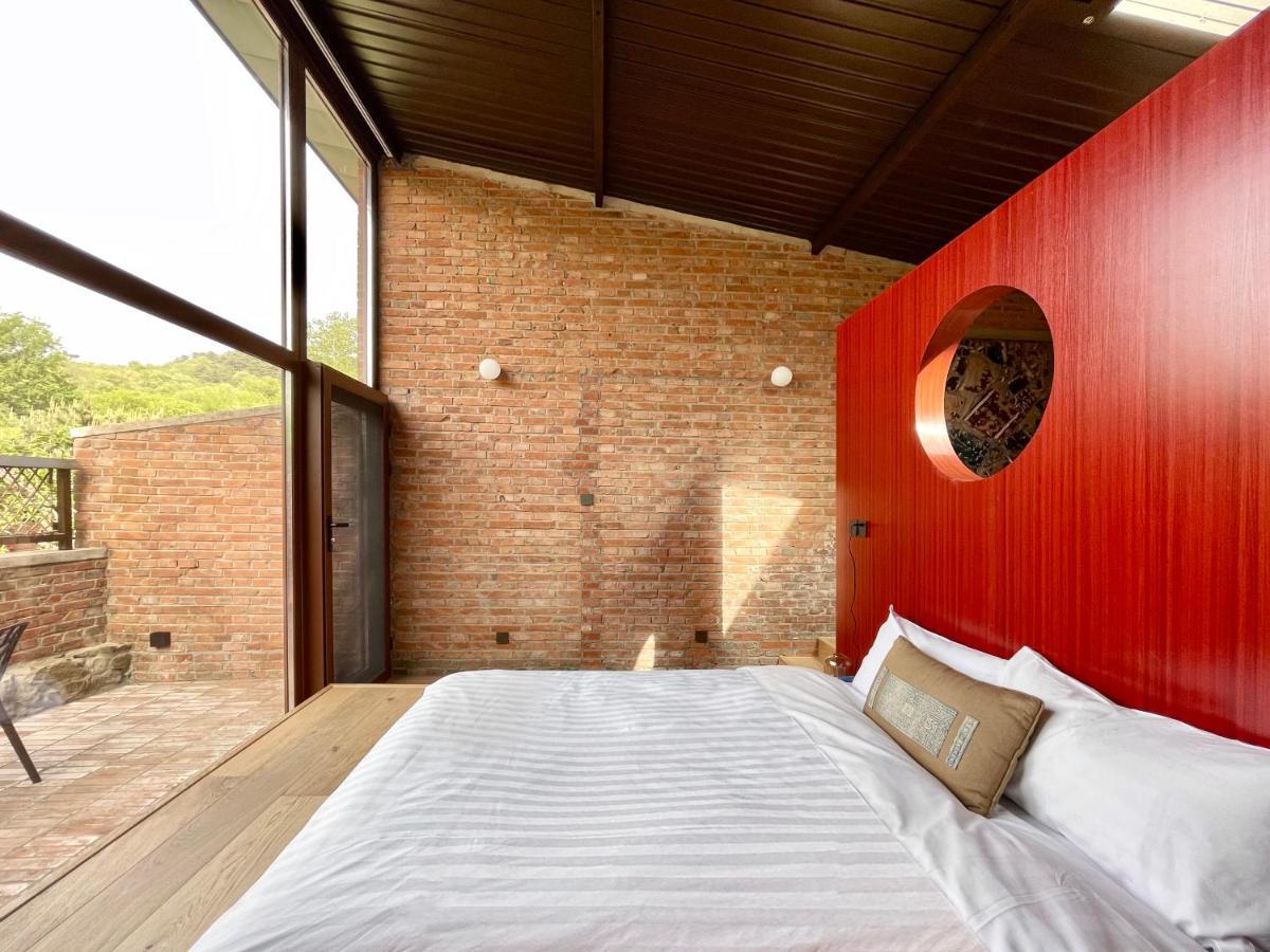 Brickyard Retreat At Mutianyu Great Wall Adjoin To Mutianyu Great Wall - Room With The View Of Great Wall - Free Chinese Massage Experience - Vehicle Shuttle Service - International Catering - Spa& Nail Beauty Facilities Huairou Exterior photo
