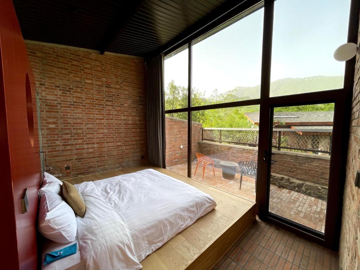 Brickyard Retreat At Mutianyu Great Wall Adjoin To Mutianyu Great Wall - Room With The View Of Great Wall - Free Chinese Massage Experience - Vehicle Shuttle Service - International Catering - Spa& Nail Beauty Facilities Huairou Exterior photo