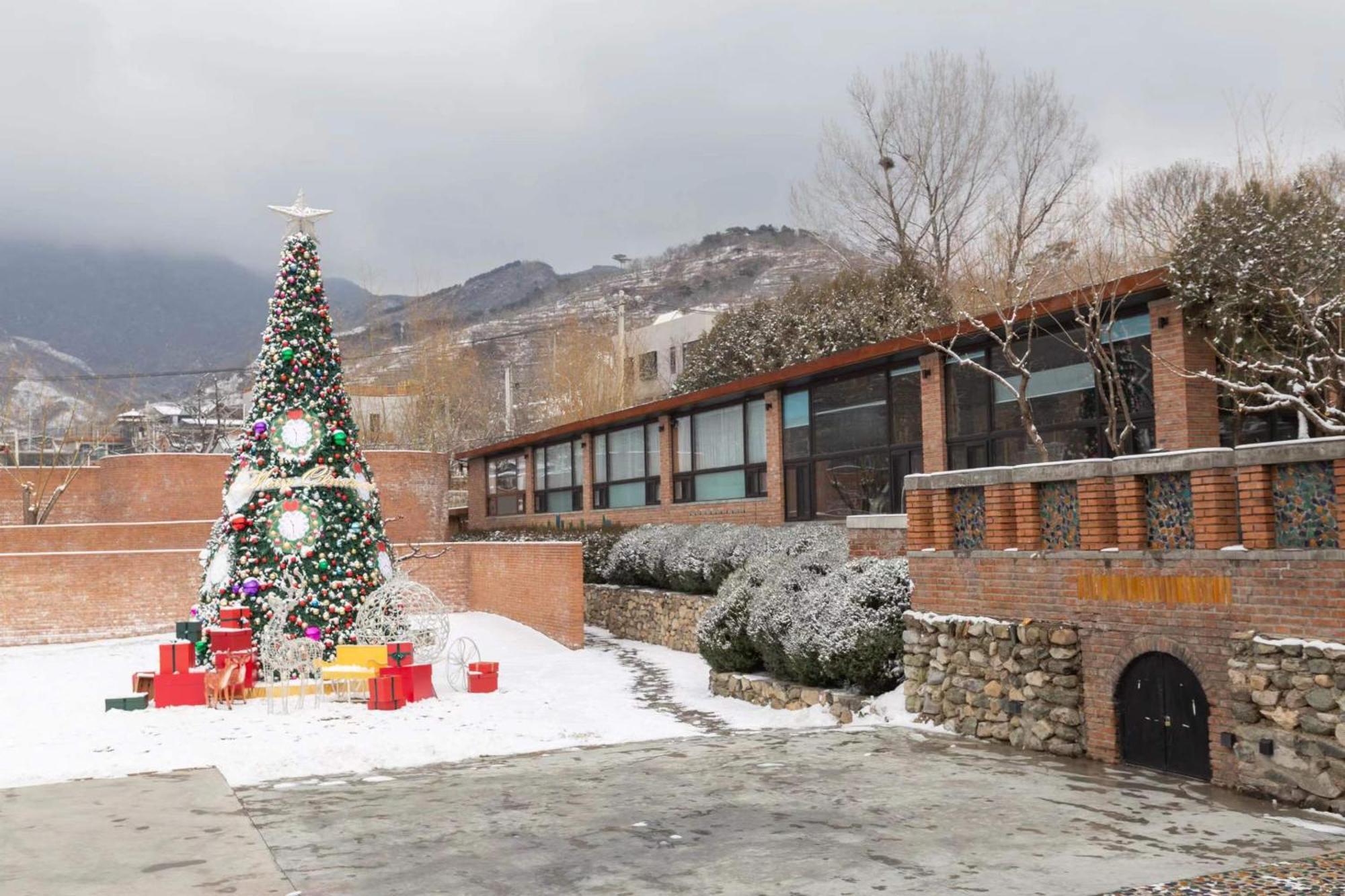 Brickyard Retreat At Mutianyu Great Wall Adjoin To Mutianyu Great Wall - Room With The View Of Great Wall - Free Chinese Massage Experience - Vehicle Shuttle Service - International Catering - Spa& Nail Beauty Facilities Huairou Exterior photo