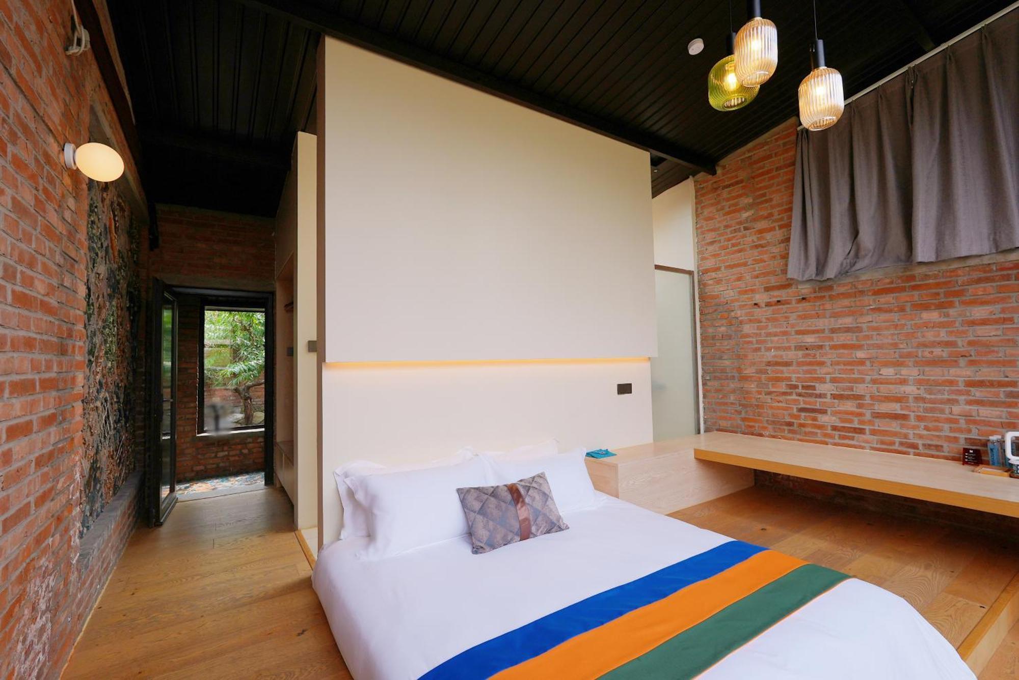 Brickyard Retreat At Mutianyu Great Wall Adjoin To Mutianyu Great Wall - Room With The View Of Great Wall - Free Chinese Massage Experience - Vehicle Shuttle Service - International Catering - Spa& Nail Beauty Facilities Huairou Exterior photo