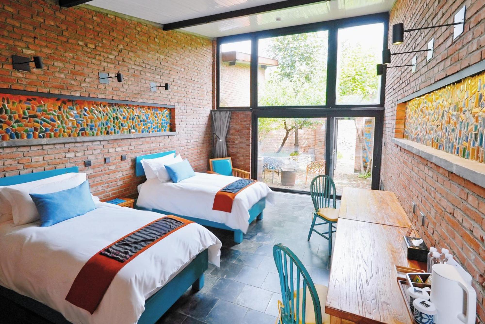 Brickyard Retreat At Mutianyu Great Wall Adjoin To Mutianyu Great Wall - Room With The View Of Great Wall - Free Chinese Massage Experience - Vehicle Shuttle Service - International Catering - Spa& Nail Beauty Facilities Huairou Exterior photo