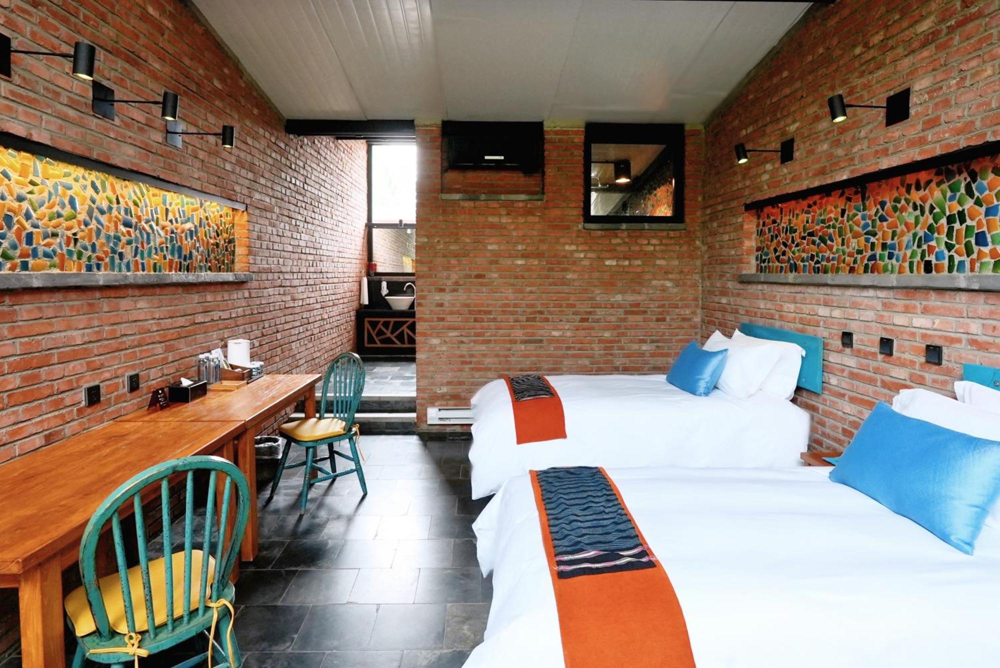 Brickyard Retreat At Mutianyu Great Wall Adjoin To Mutianyu Great Wall - Room With The View Of Great Wall - Free Chinese Massage Experience - Vehicle Shuttle Service - International Catering - Spa& Nail Beauty Facilities Huairou Exterior photo
