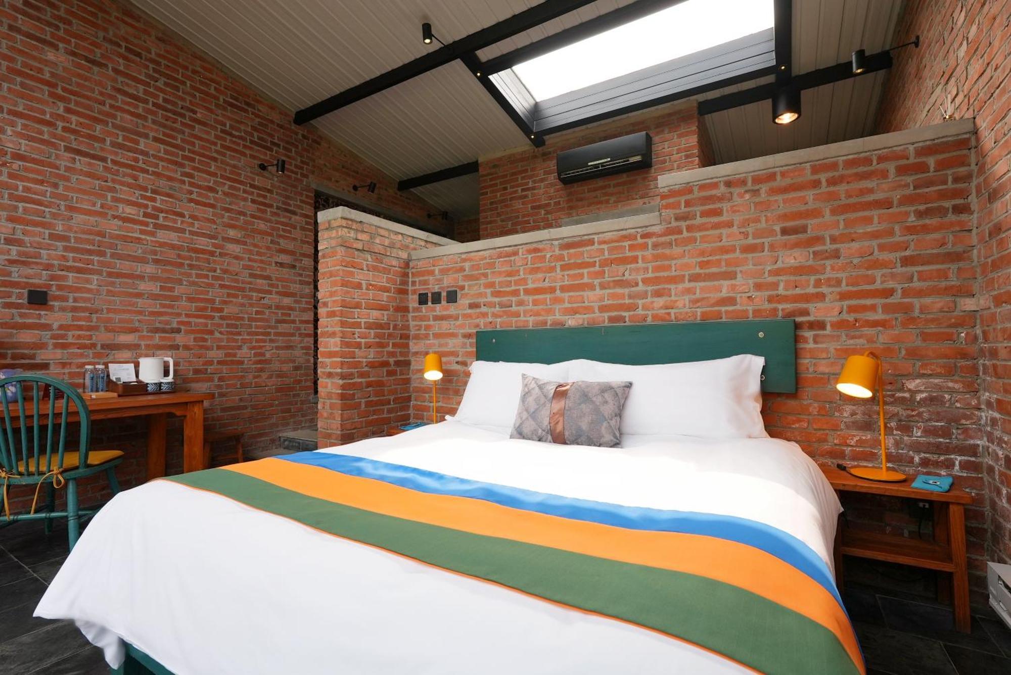 Brickyard Retreat At Mutianyu Great Wall Adjoin To Mutianyu Great Wall - Room With The View Of Great Wall - Free Chinese Massage Experience - Vehicle Shuttle Service - International Catering - Spa& Nail Beauty Facilities Huairou Exterior photo